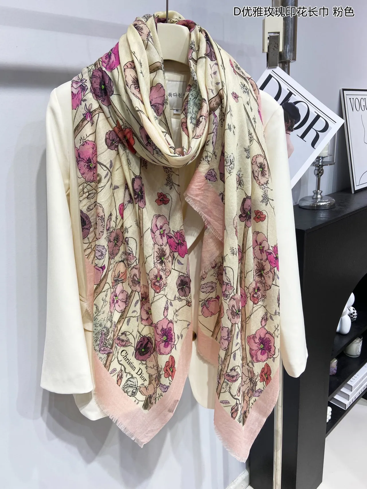 Dior Écharpe Longue Élégante Imprimée Rose Motif Floral Beige Rose Soie 9