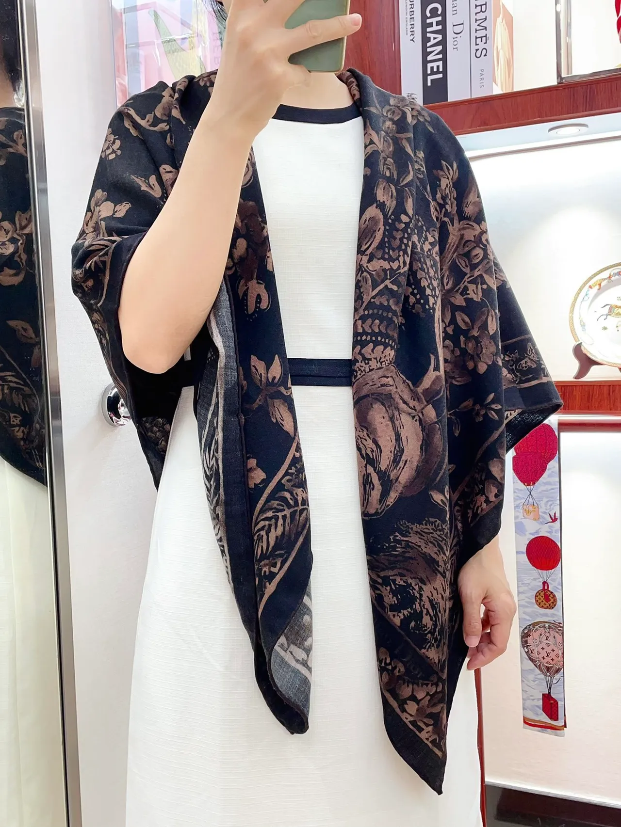 Dior Foulard à Impression Florale Noir et Marron en Soie 2