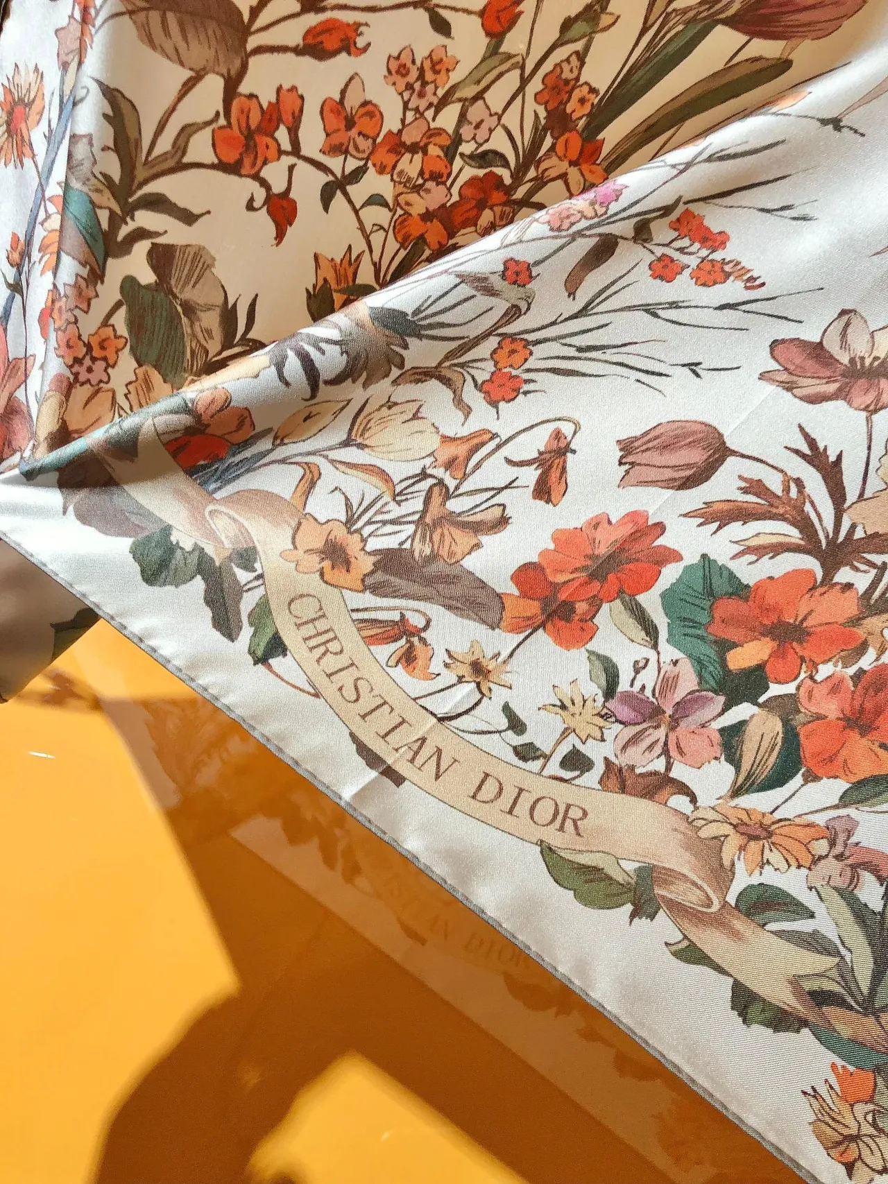 Dior Écharpe de Soie Blanche à Motif Floral 5