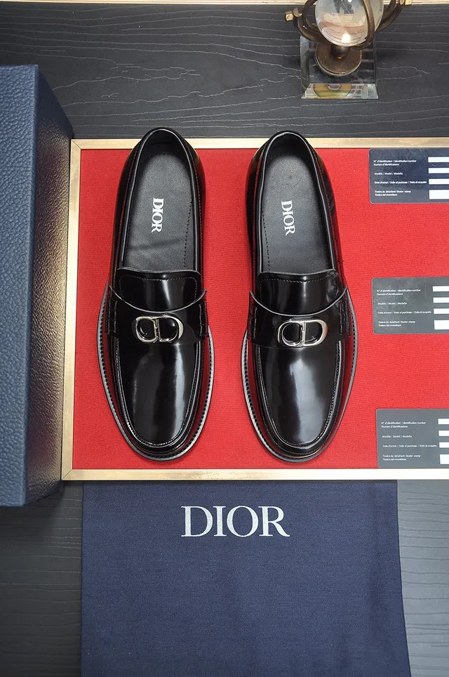 Dior Mocassim Preto Dourado Couro Polido Metal Fivela CD Alça Mocassim 2