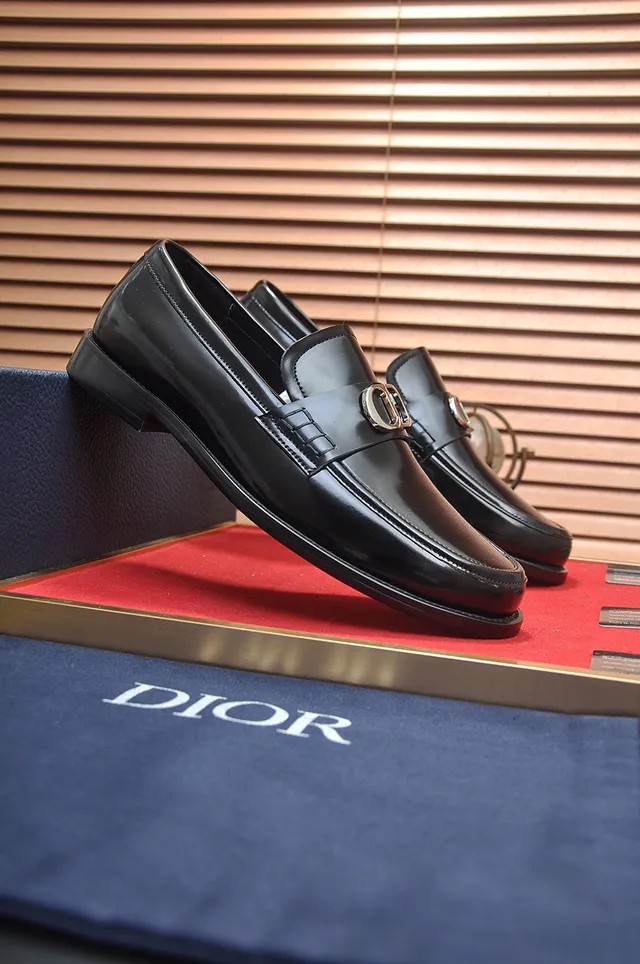 Dior Mocassim Preto Dourado Couro Polido Metal Fivela CD Alça Mocassim 3