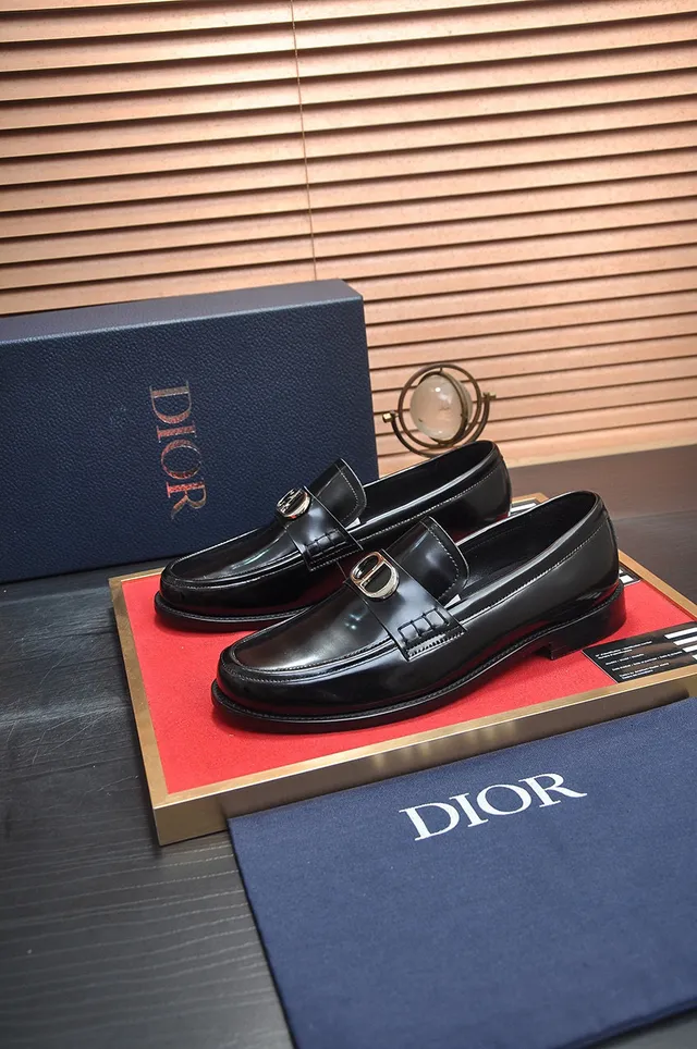Dior Mocassim Preto Dourado Couro Polido Metal Fivela CD Alça Mocassim 4