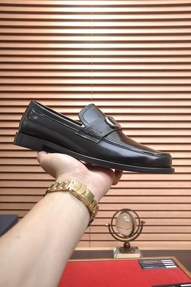 Dior Mocassim Preto Dourado Couro Polido Metal Fivela CD Alça Mocassim 5