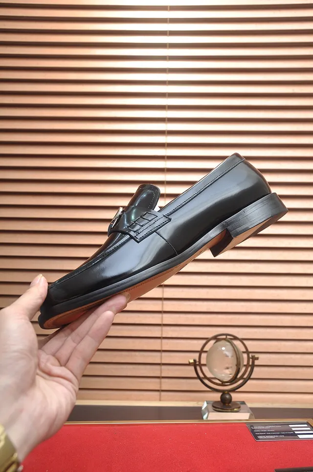 Dior Mocassim Preto Dourado Couro Polido Metal Fivela CD Alça Mocassim 6