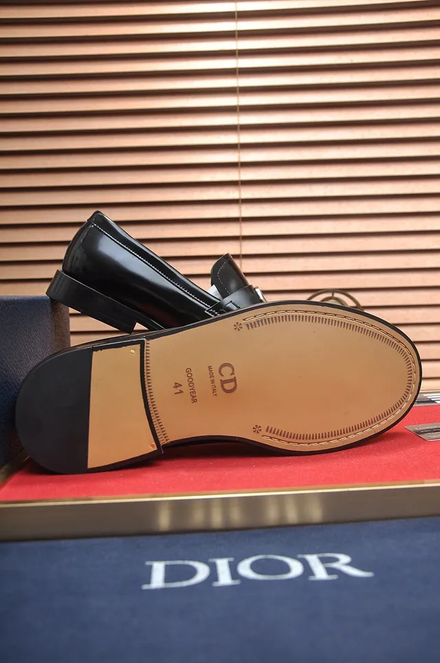 Dior Mocassim Preto Dourado Couro Polido Metal Fivela CD Alça Mocassim 7