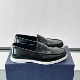 Dior पेनी लोअफर काला सफेद चमकदार पेटेंट चमड़ा पट्टी लोअफर