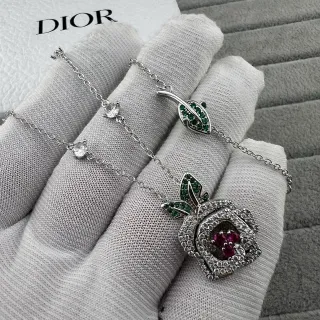Dior 银绿色花卉玫瑰吊坠 Pavé-Set 宝石项链