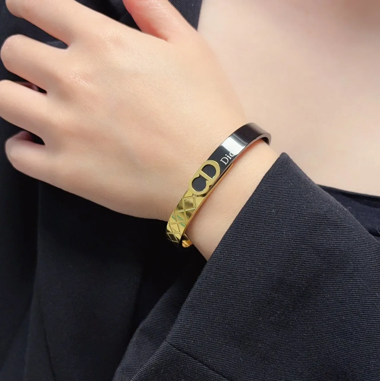 Dior Two-Tone Enamel and Gold-Tone CD Logo Bracelet 9