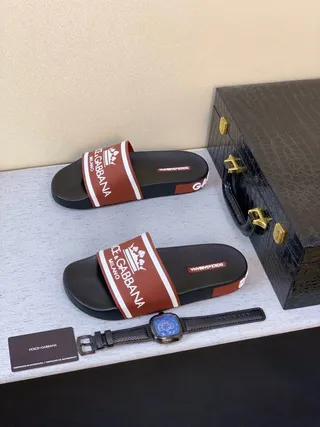 Dolce & Gabbana Preto Borgonha Larga Marca Faixa Logo Coroa Pantufas 3