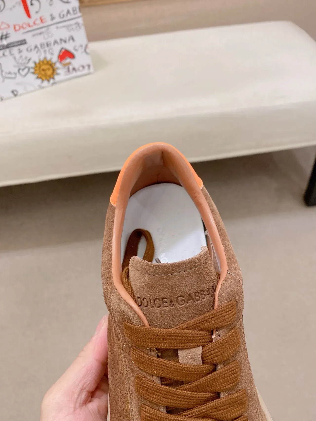 Dolce & Gabbana Marron Orange Daim Partie Supérieure Perforé Vamp Chaussures Lifestyle 4