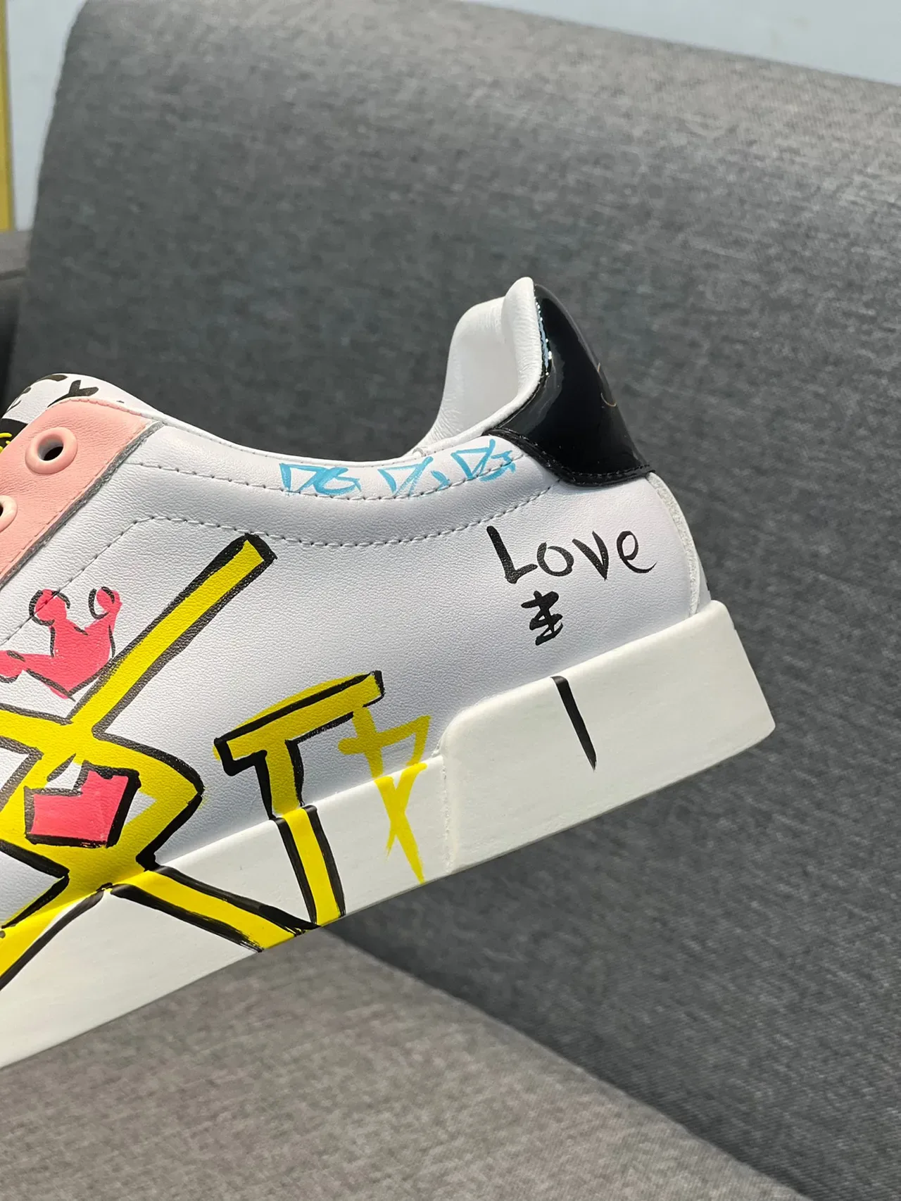 Dolce & Gabbana Graffiti Collection White Pink Leather Upper Lifestyle Sneakers 8