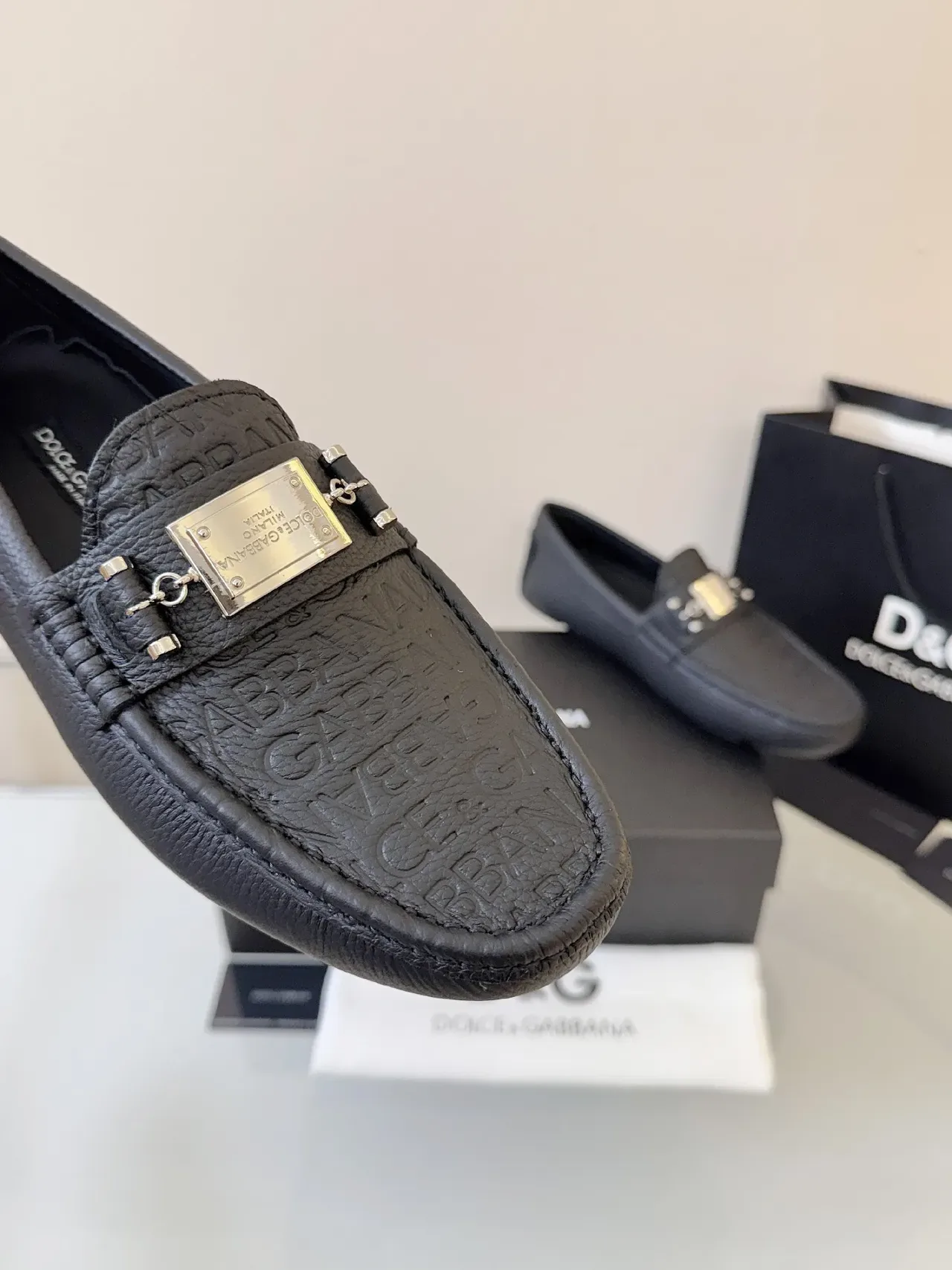 Dolce & Gabbana Portofino Noir Doré Cuir Granulé Embossé DG Monogram Mocassin 3
