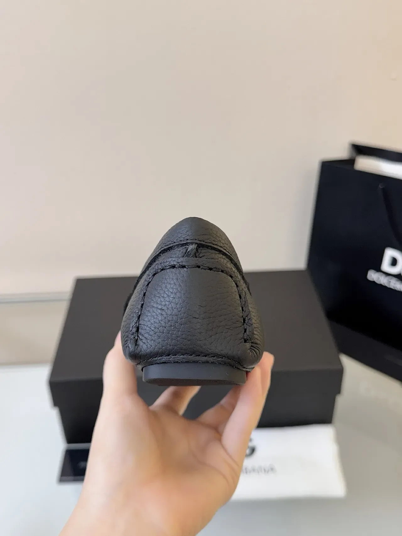 Dolce & Gabbana Portofino Noir Doré Cuir Granulé Embossé DG Monogram Mocassin 4