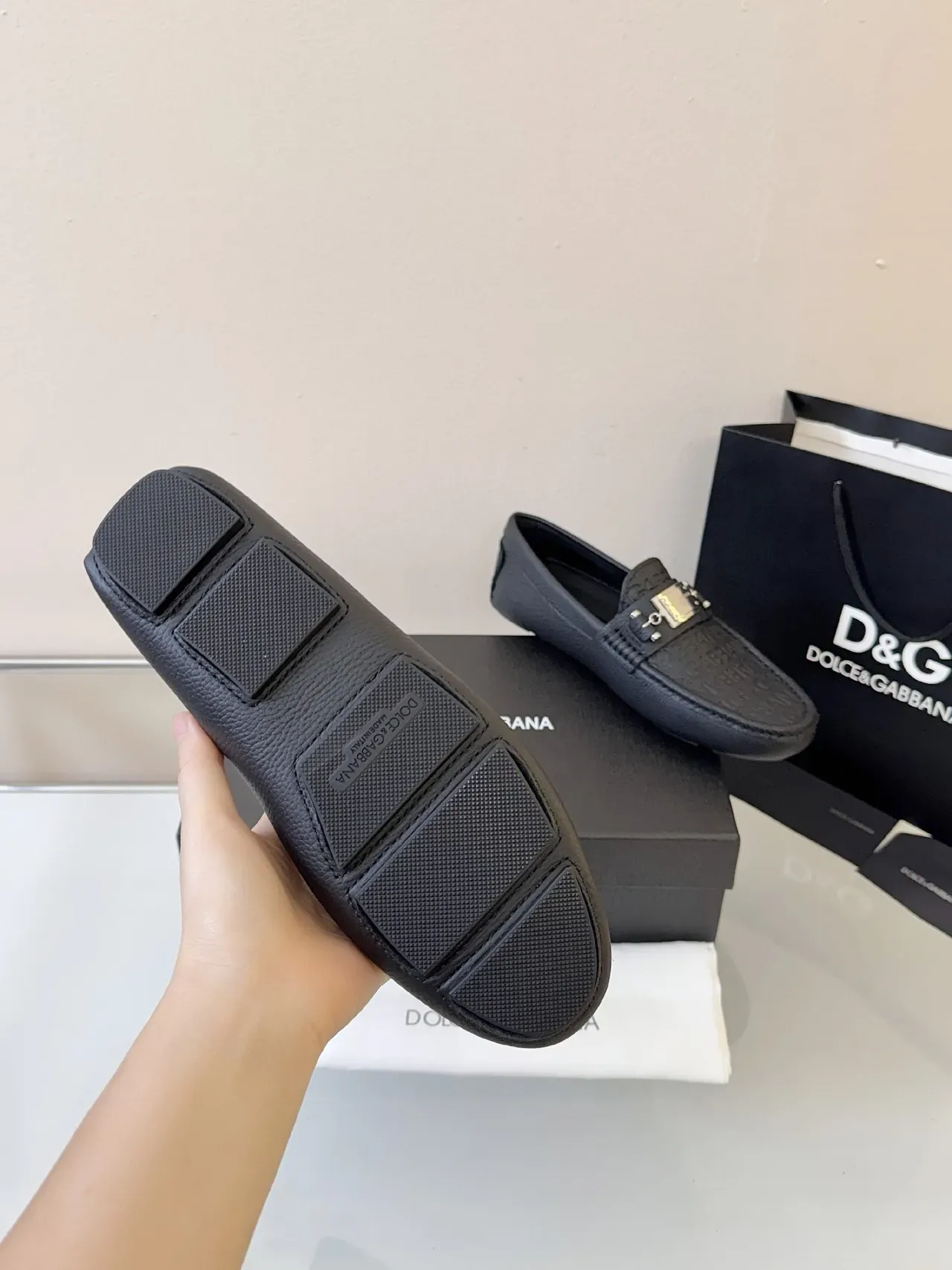 Dolce & Gabbana Portofino Noir Doré Cuir Granulé Embossé DG Monogram Mocassin 5