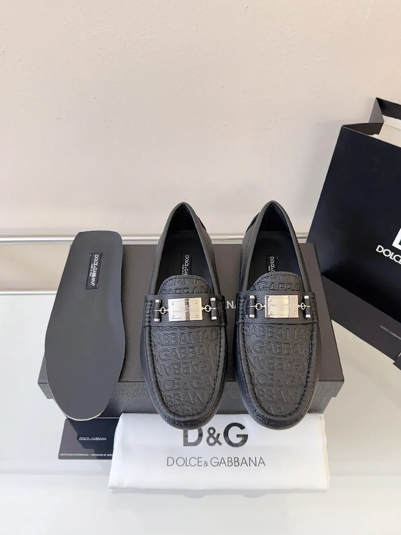 Dolce & Gabbana Portofino Noir Doré Cuir Granulé Embossé DG Monogram Mocassin 6