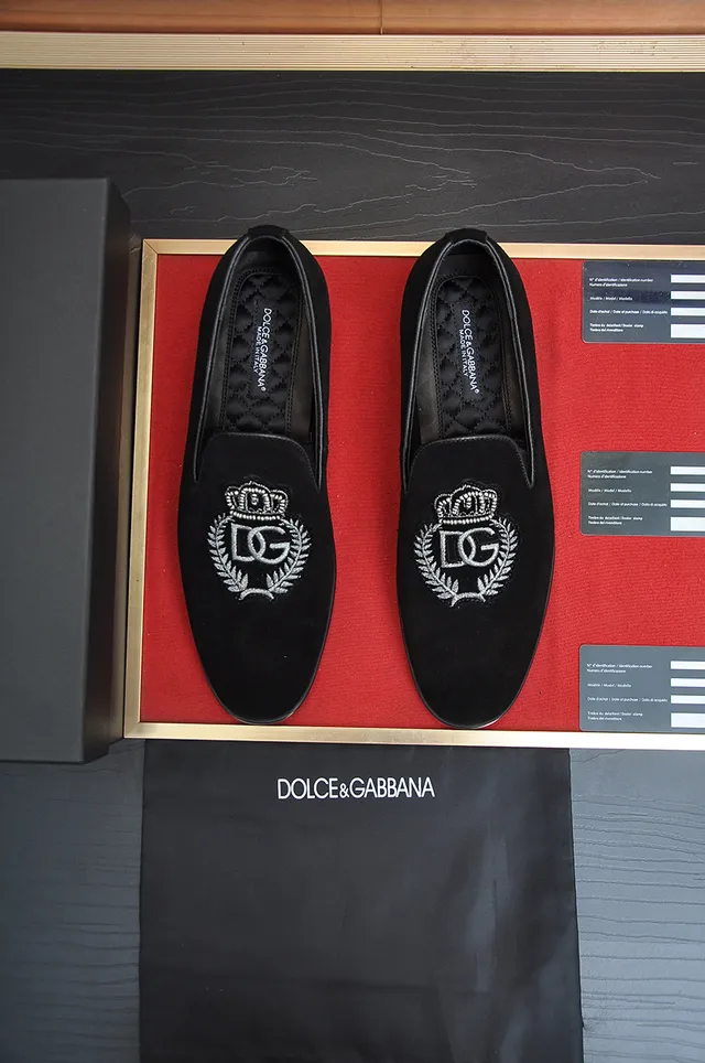 Dolce & Gabbana Portofino Mocassins de Camurça Preta com Crest Bordado 5