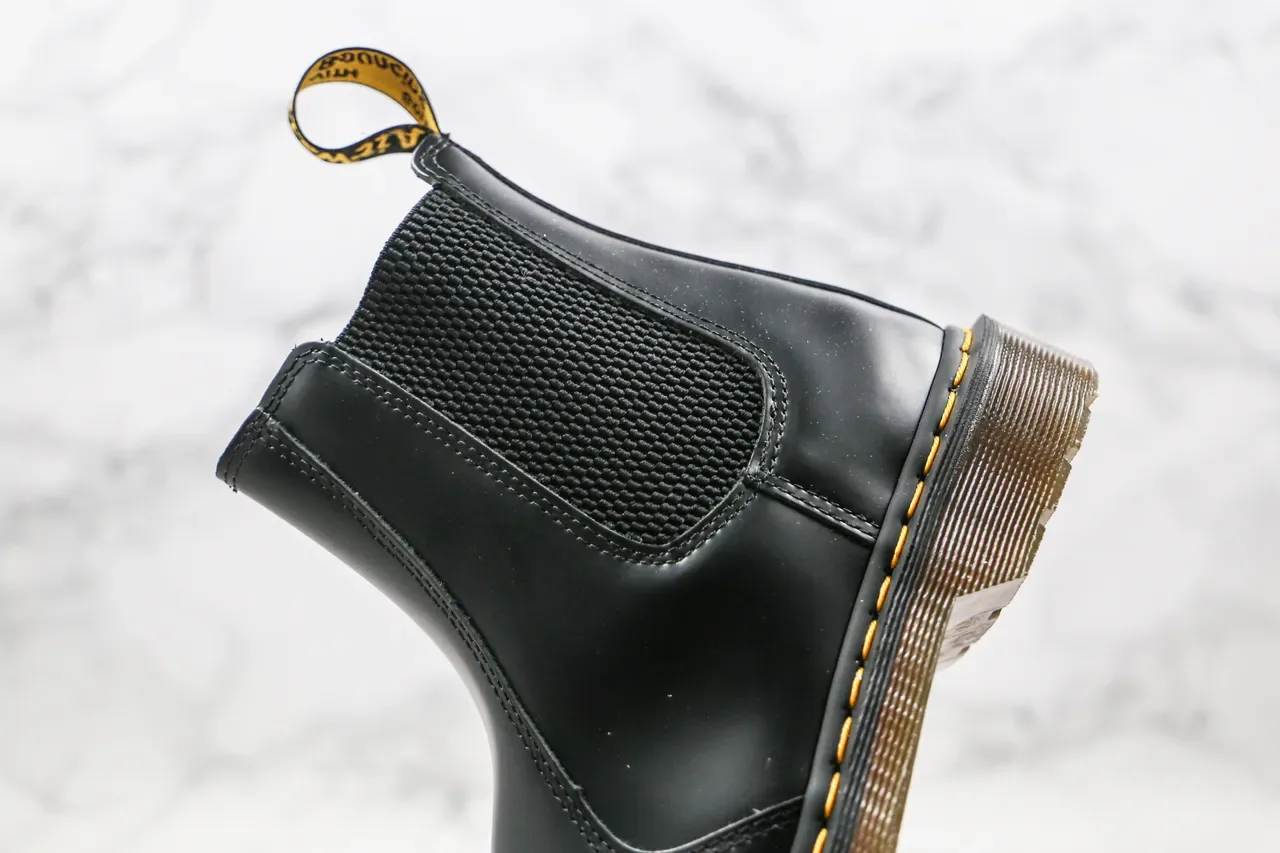 Dr. Martens Chelsea Boot Black Yellow Smooth Leather Welt Stitching Chelsea Boots 4