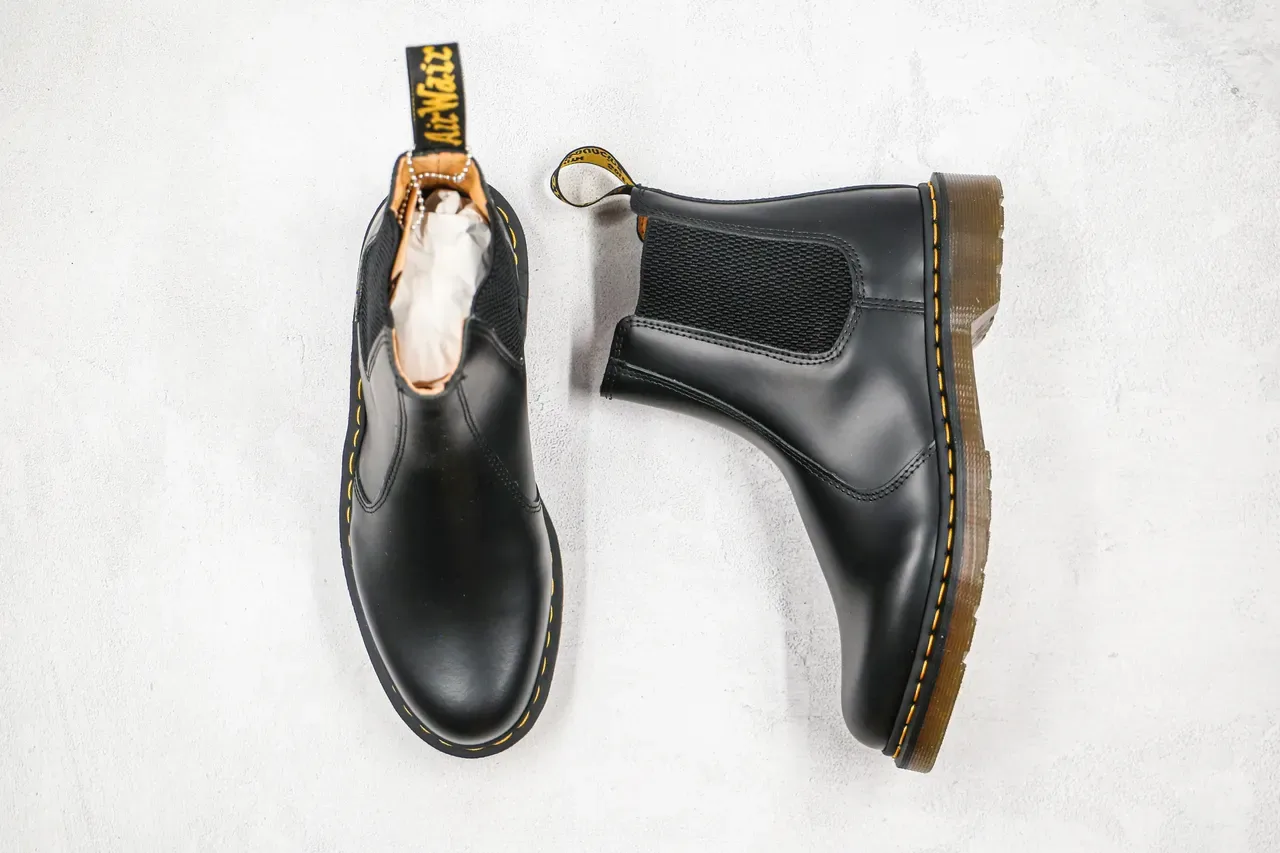 Dr. Martens Chelsea Boot Black Yellow Smooth Leather Welt Stitching Chelsea Boots 7