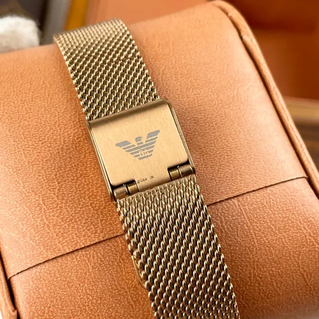 Emporio Armani Or Beige Boîtier Rond Bracelet Maille Montre Quartz 6