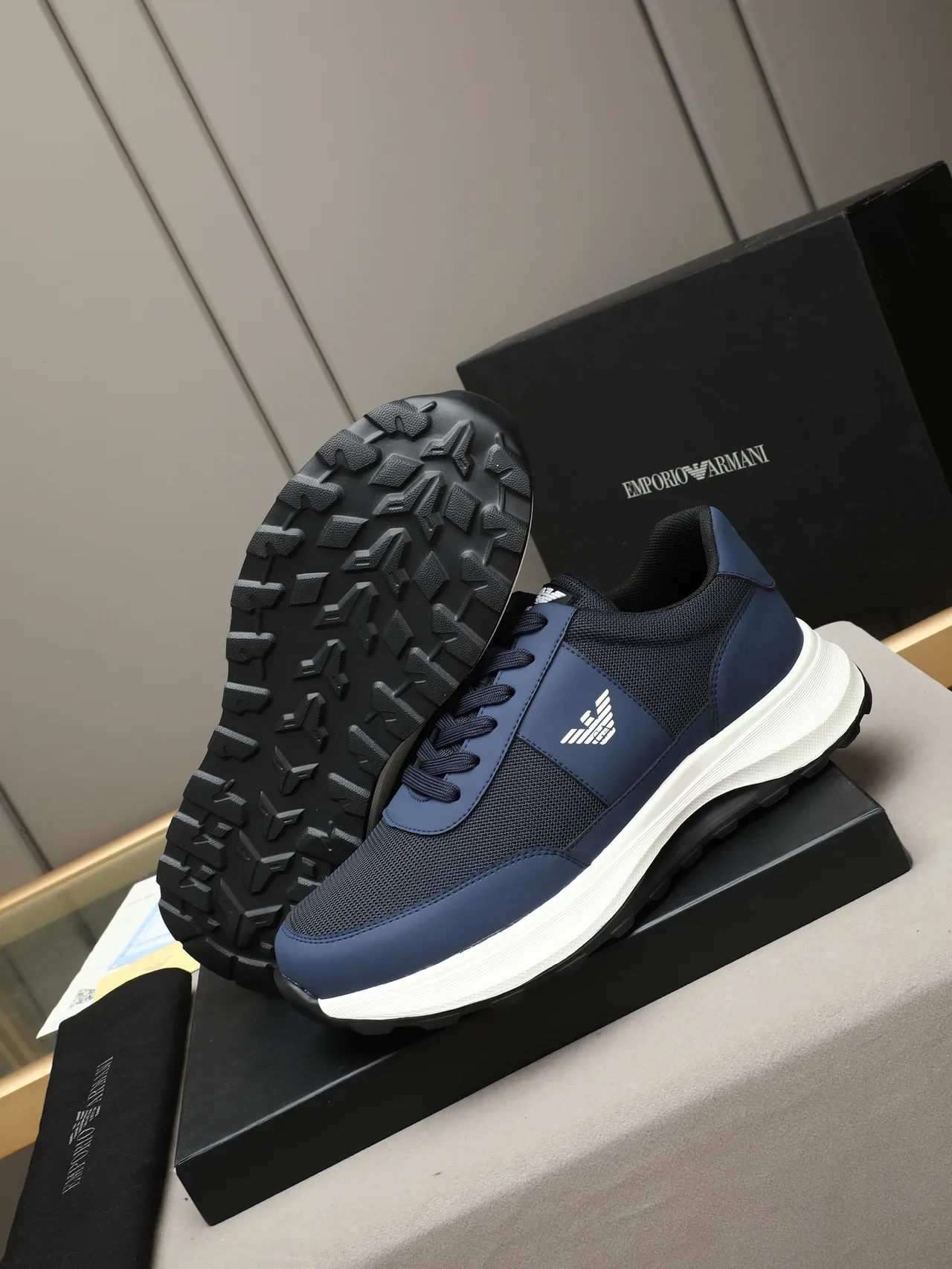 Emporio Armani Chaussures Lifestyle avec Logo Aigle en Couleur Navy 4
