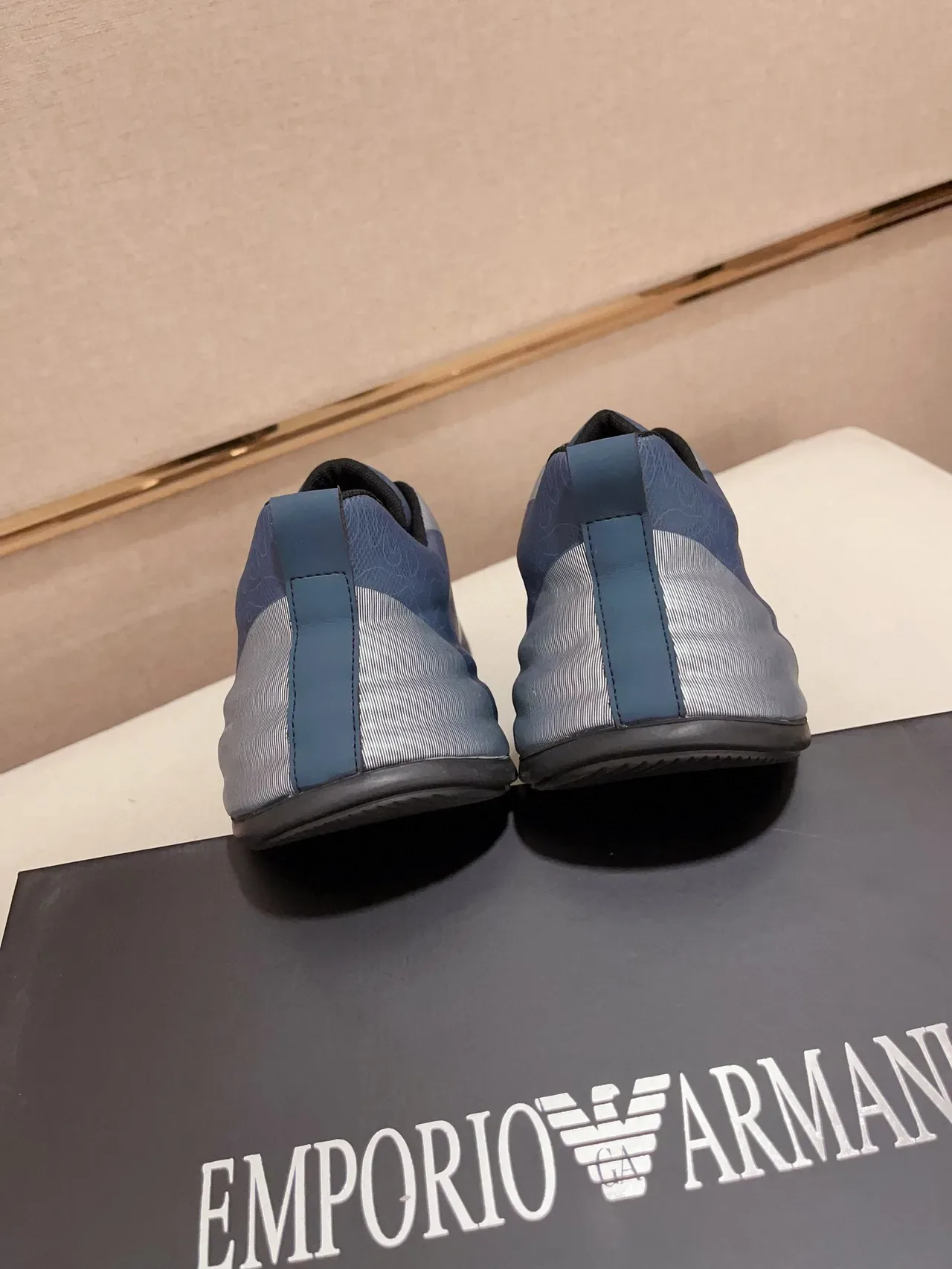 Emporio Armani Impression topographique Logo de l'aigle Bleu Lifestyle Sneaker 9