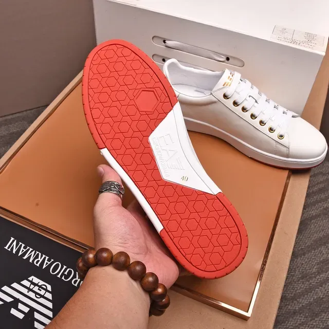 Emporio Armani Sneakers Lifestyle Blanc Doré en Cuir avec Logo d'Aigle 2