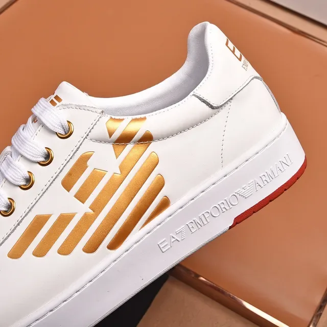 Emporio Armani Sneakers Lifestyle Blanc Doré en Cuir avec Logo d'Aigle 4