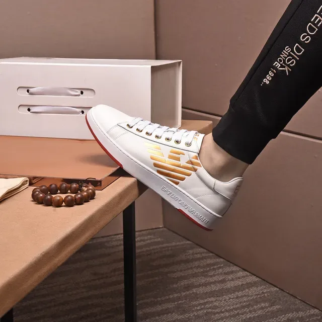 Emporio Armani Sneakers Lifestyle Blanc Doré en Cuir avec Logo d'Aigle 6