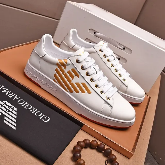 Emporio Armani Sneakers Lifestyle Blanc Doré en Cuir avec Logo d'Aigle 7