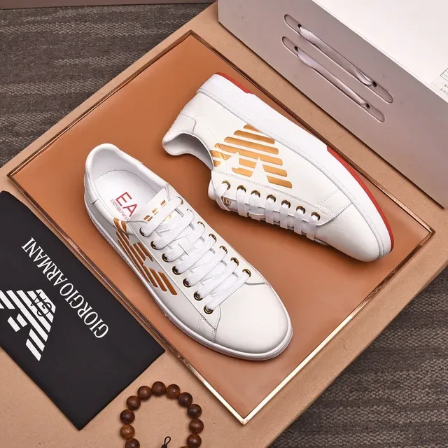 Emporio Armani Sneakers Lifestyle Blanc Doré en Cuir avec Logo d'Aigle 8