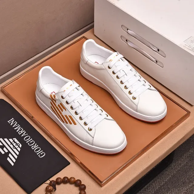 Emporio Armani Sneakers Lifestyle Blanc Doré en Cuir avec Logo d'Aigle 9
