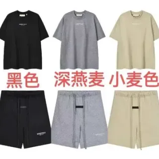 Camiseta Fear of God Essentials gris corte oversize logo minimalista en el pecho