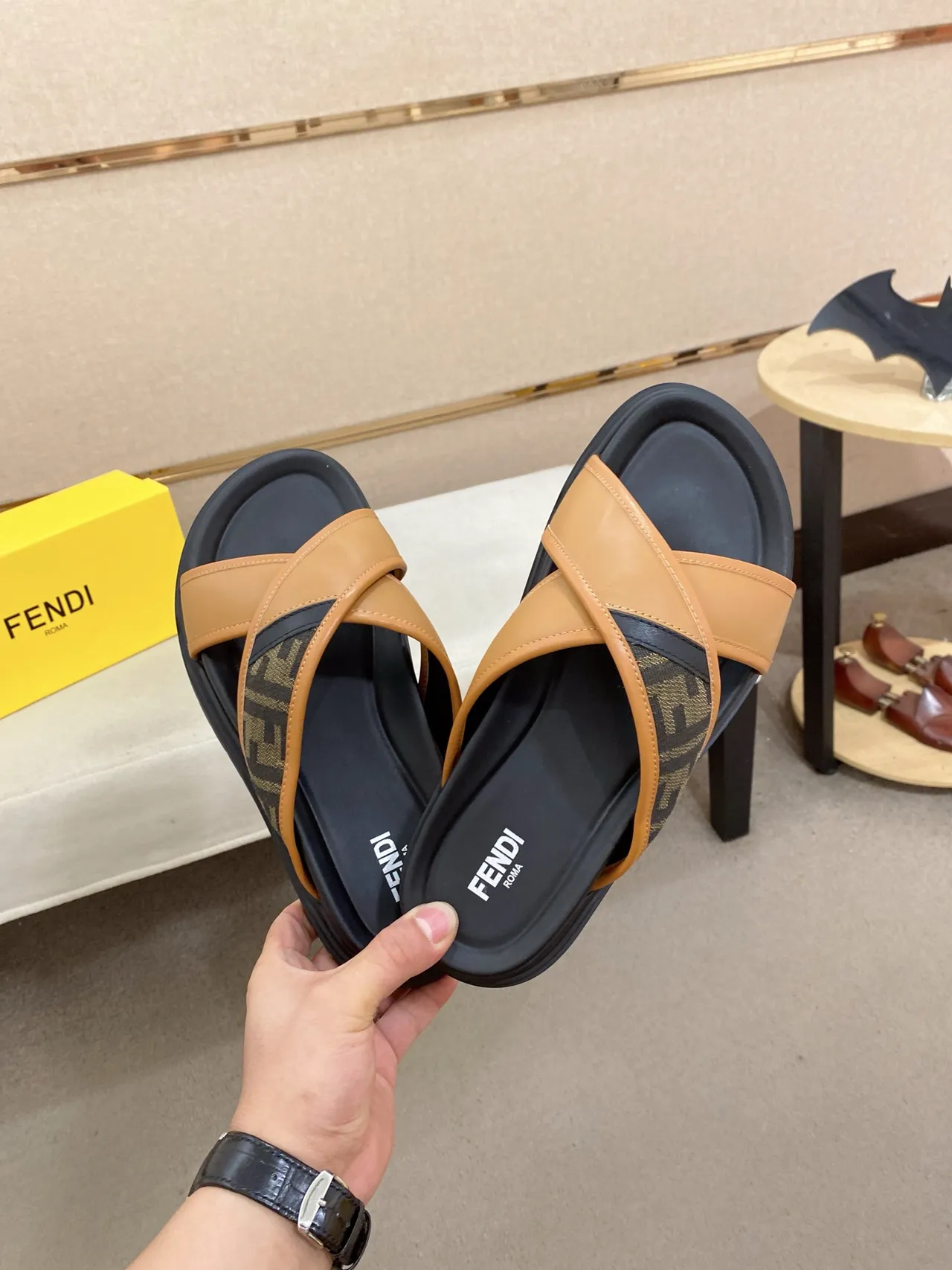 Fendi Sandale à brides croisées Noir Beige Semelle Plateforme 3