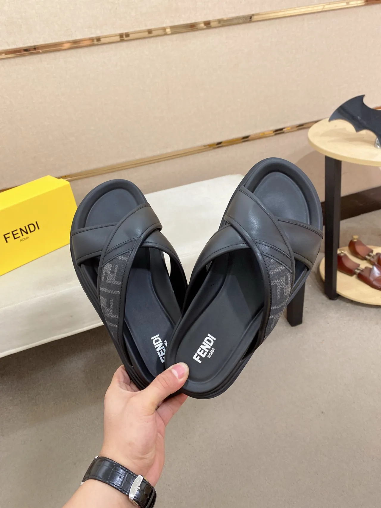 Fendi Sandale à brides croisées Noir Beige Semelle Plateforme 7