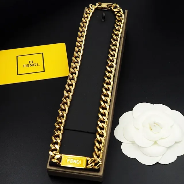 Colar Fendi Corrente Curb Tom Dourado com placa branded 4