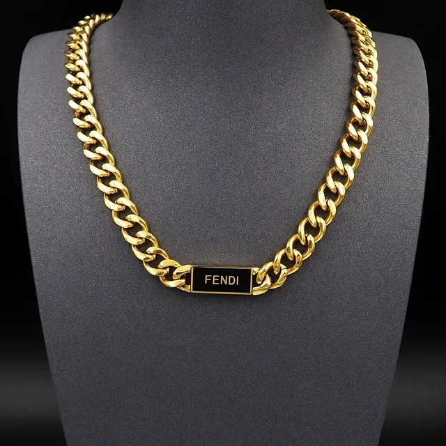 Colar Fendi Corrente Curb Tom Dourado com placa branded 5