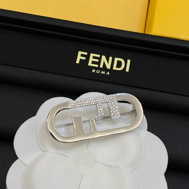 Fendi FF Logo Broches Ovalados com Cristais 5