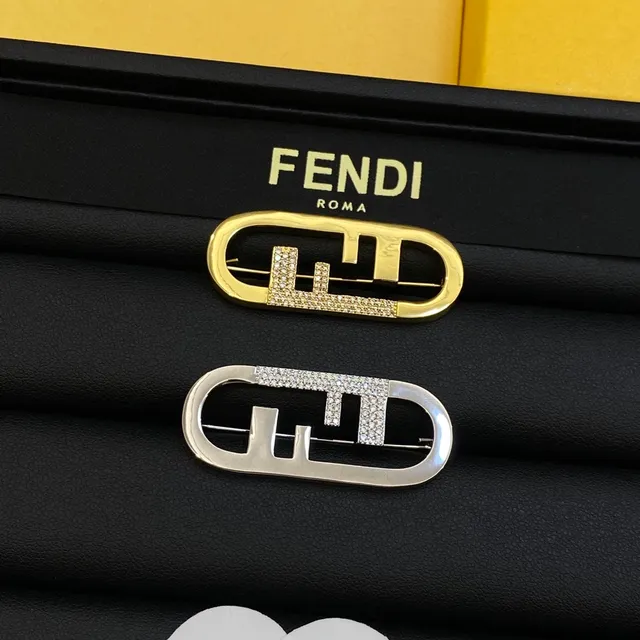 Fendi FF Logo Broches Ovalados com Cristais 8
