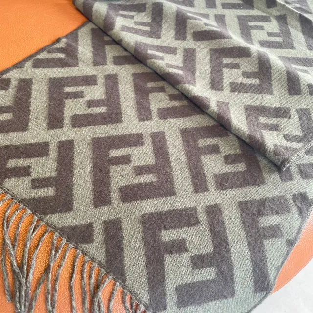 Fendi FF Monogram Écharpe de Cachemire Beige et Brun 4