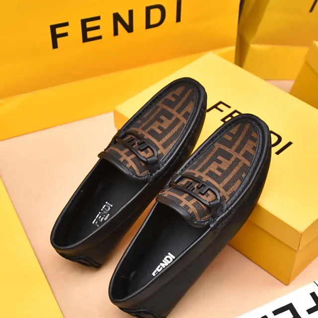 Fendi FF Monogram Canvas y Cuero Negro Mocasines 4