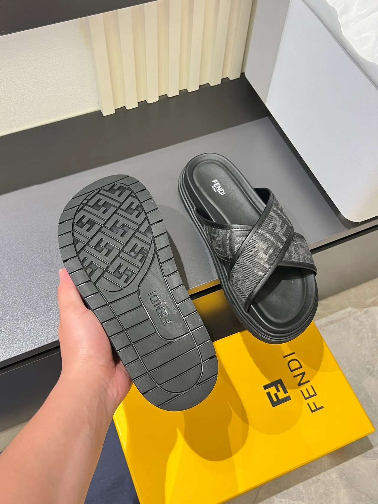 Fendi FF Slide أسود بيج حزام متقاطع منصة كعب نعال 3