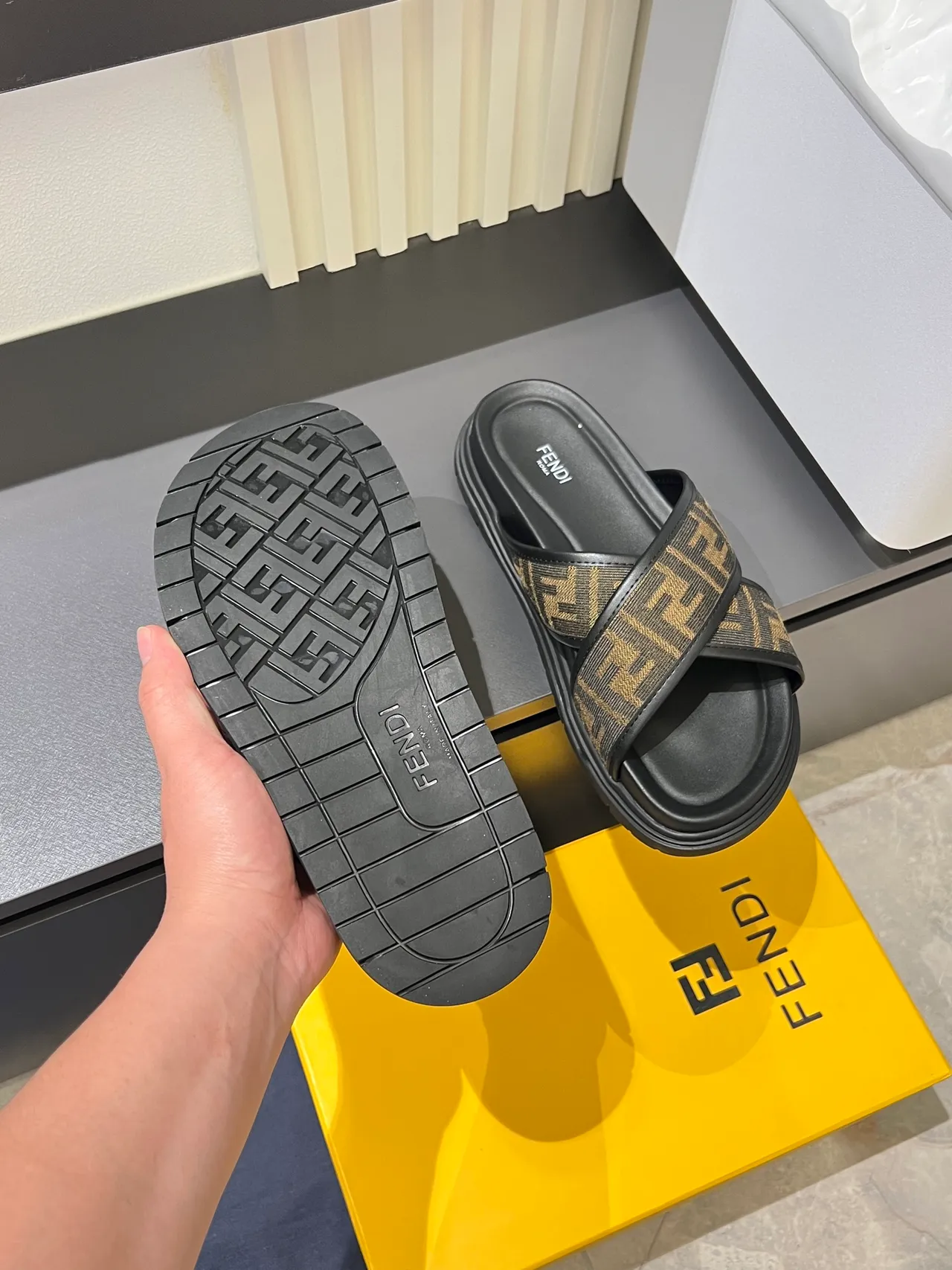 Fendi FF Slide أسود بيج حزام متقاطع منصة كعب نعال 4