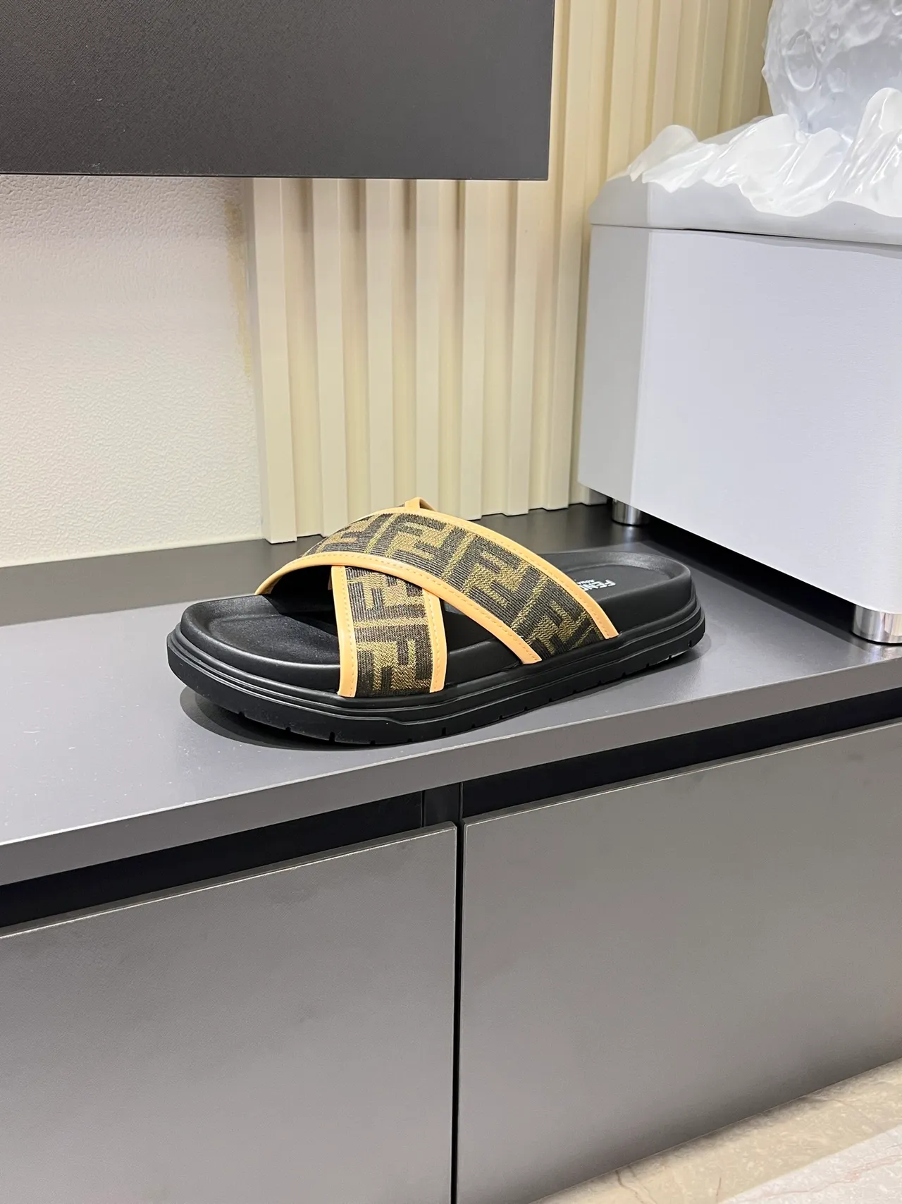 Fendi FF Slide أسود بيج حزام متقاطع منصة كعب نعال 5