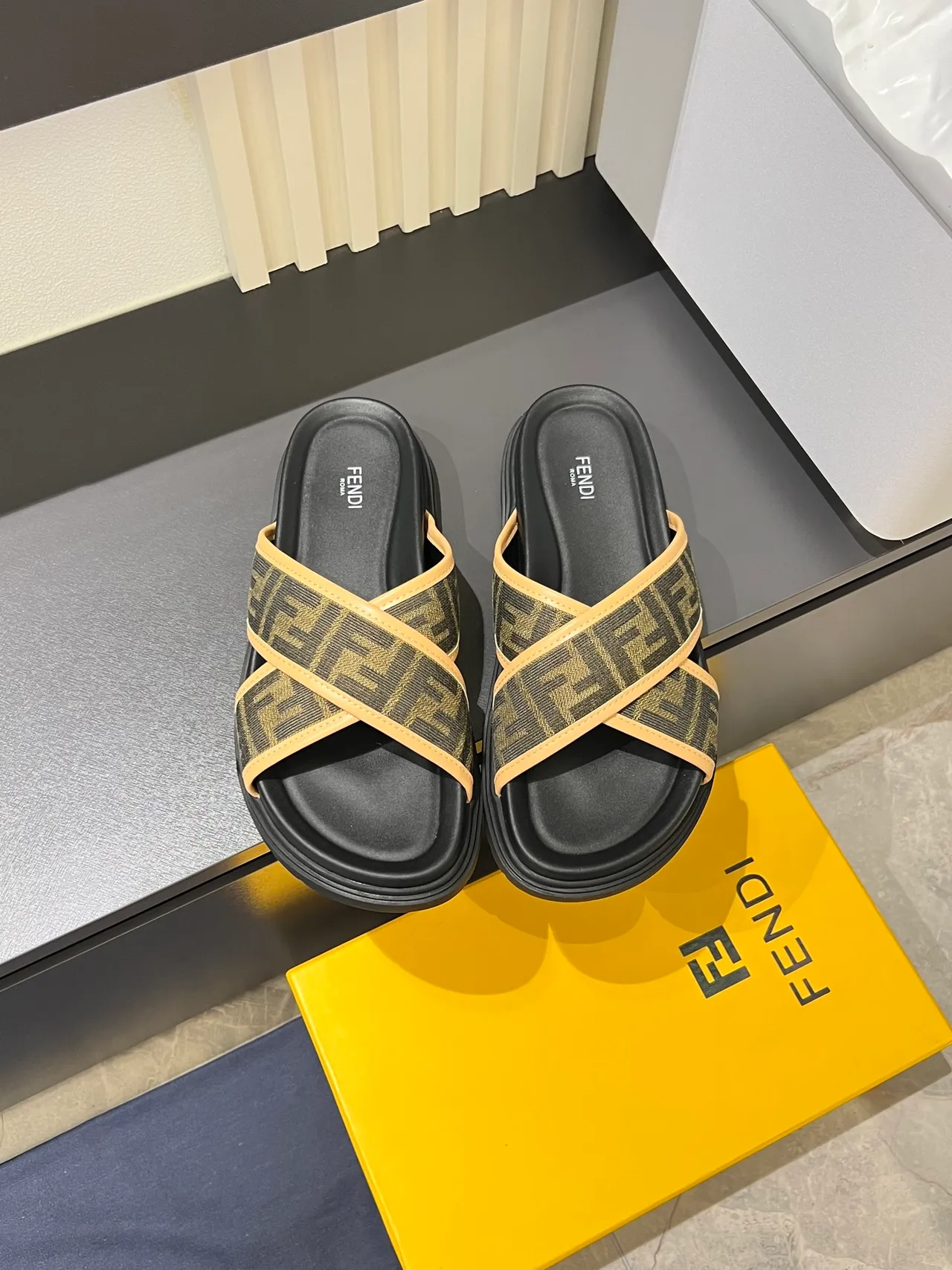Fendi FF Slide أسود بيج حزام متقاطع منصة كعب نعال 8