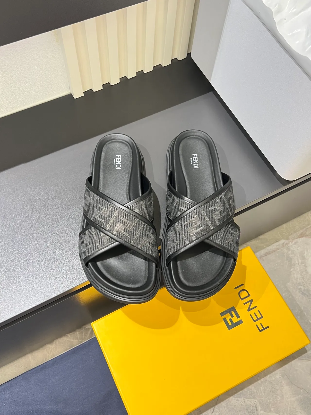 Fendi FF Slide أسود بيج حزام متقاطع منصة كعب نعال 9