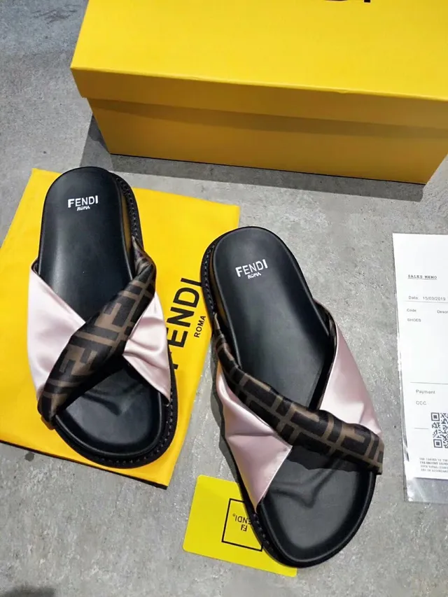 Fendi FF Webbing Slide Black Pink Brides croisées Overlay de satin Mules 3