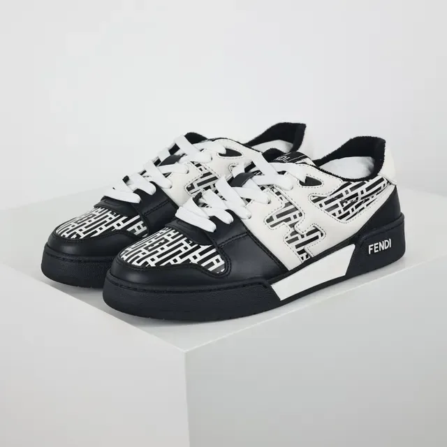 Fendi First Sneakers Lifestyle Noir et Blanc en Cuir Monogramme Géométrique avec Découpes 2