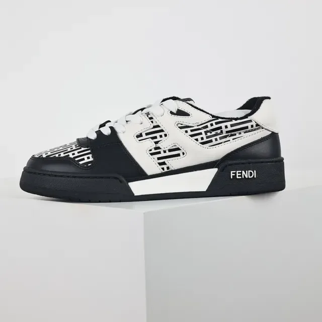 Fendi First Sneakers Lifestyle Noir et Blanc en Cuir Monogramme Géométrique avec Découpes 9