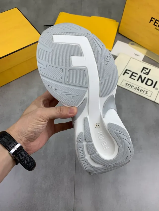 Fendi First সাদা ধূসর Perforated Monogram উপরের লেয়ার্ড সোল চাঙ্কি স্নিকার্স 2