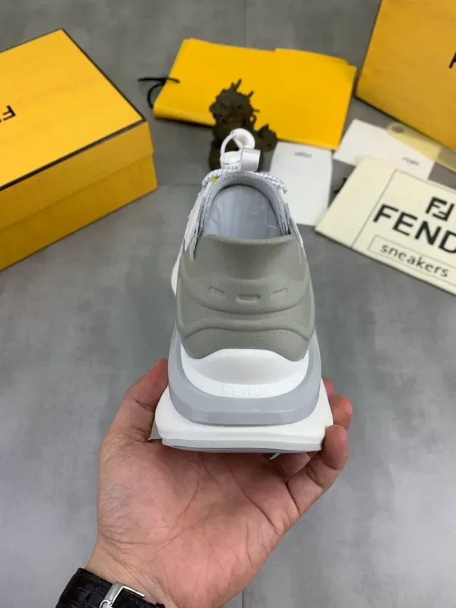 Fendi First সাদা ধূসর Perforated Monogram উপরের লেয়ার্ড সোল চাঙ্কি স্নিকার্স 3